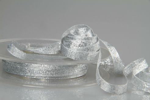 Bouclé-Band mit Lurexkante in Gold oder Silber | Aufhängerband | 7 mm Breite | 10 m Rollenware | OEKO-TEX® STANDARD 100