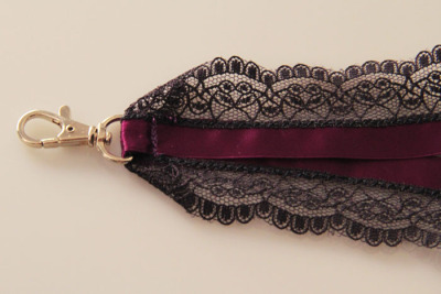 Umhängeband mit Wäschespitze | Lanyards | Satin | aubergine-schwarz