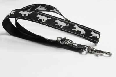 Kombi-Kurzleine Running Wolf | 25 mm Breite | 50 cm - 90 cm Längenverstellbar | Kurzführer mit 2D-Ringen zum Leinen-kombinieren Kombi-Kurzleine Running Wolf | 25 mm Breite | 50 cm - 90 cm Längenverstellbar | Kurzführer mit 2D-Ringen zum Leinen-kombinieren