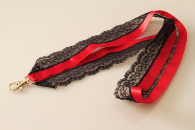 Umhängeband mit Wäschespitze | Lanyards | Satin | kirschrot-schwarz
