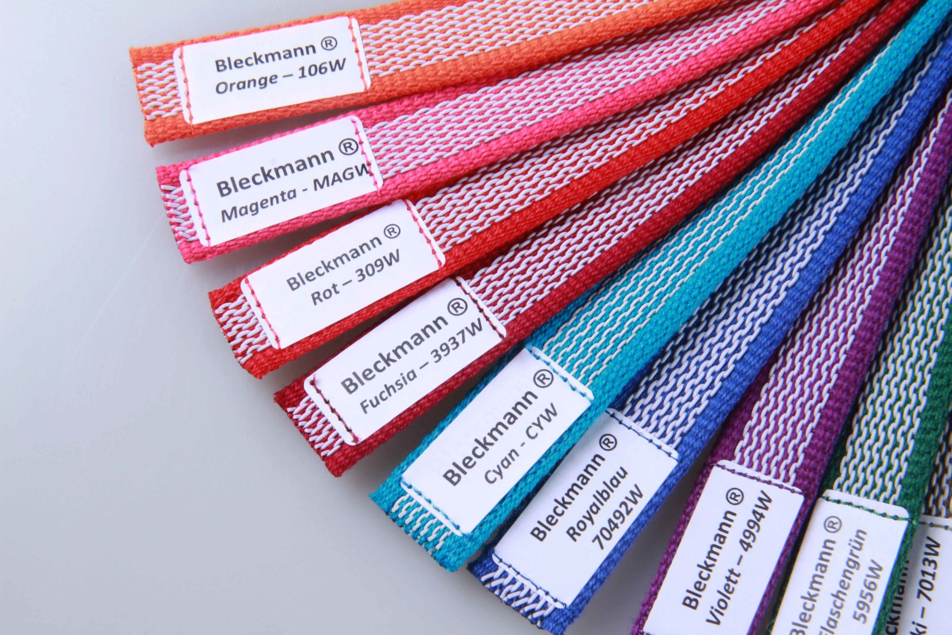 Musterfächer | Farbfächer rutschhemmendes Gurtband | Farben für Anti-Rutsch | Gummi Weiss | Hochwertig | OEKO-TEX® STANDARD 100 Musterfächer | Farbfächer rutschhemmendes Gurtband | Farben für Anti-Rutsch | Gummi Weiss | Hochwertig | OEKO-TEX® STANDARD 100