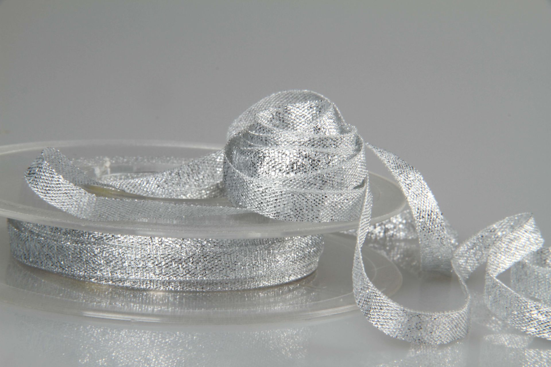 Bouclé-Band mit Lurexkante in Gold oder Silber | Aufhängerband | 7 mm Breite | 25 m Rollenware | OEKO-TEX® STANDARD 100