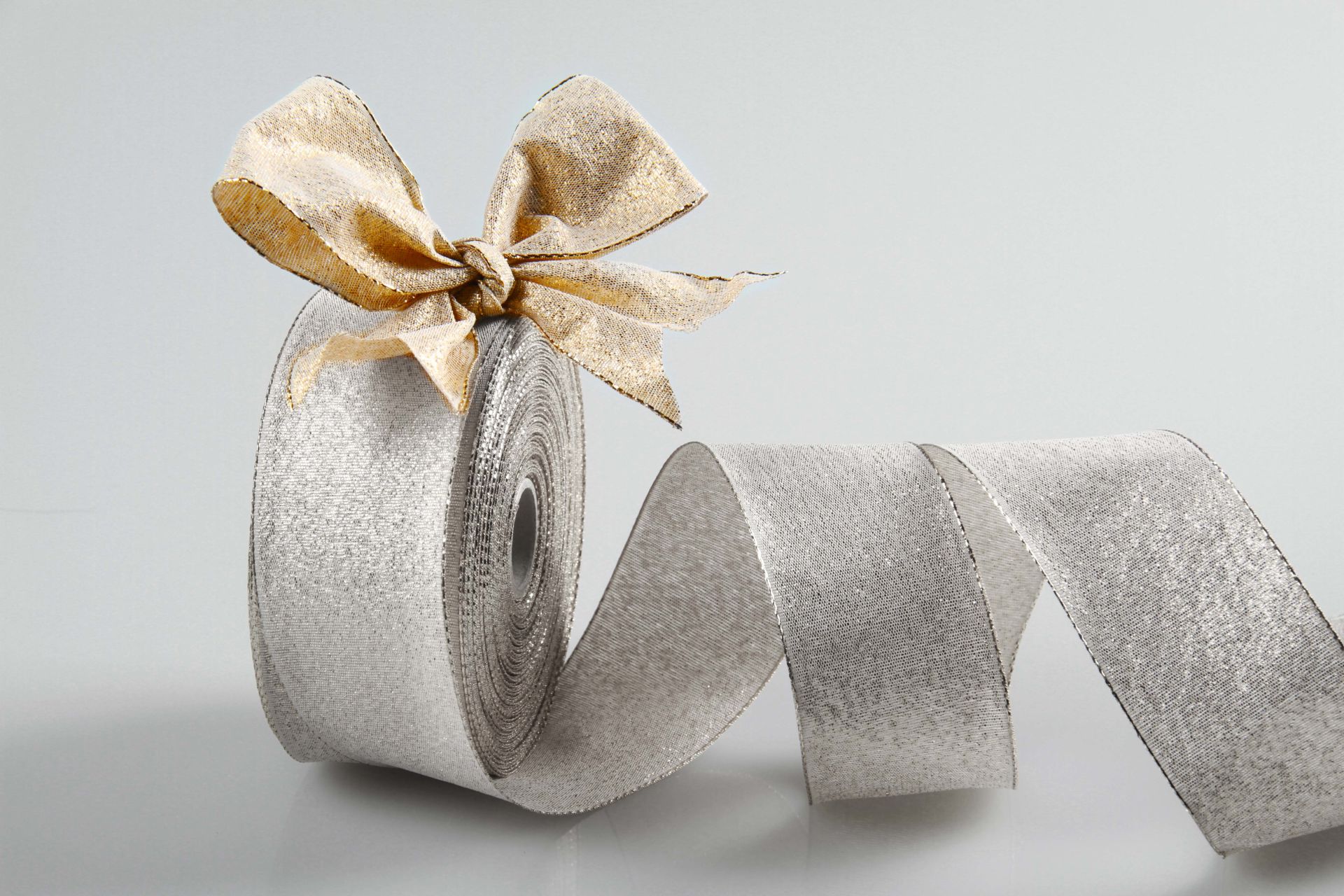 Dekoband aus Lurex in Gold oder Silber | mit Drahtkante | 40 mm Breite | 25 m Rollenware | OEKO-TEX® STANDARD 100