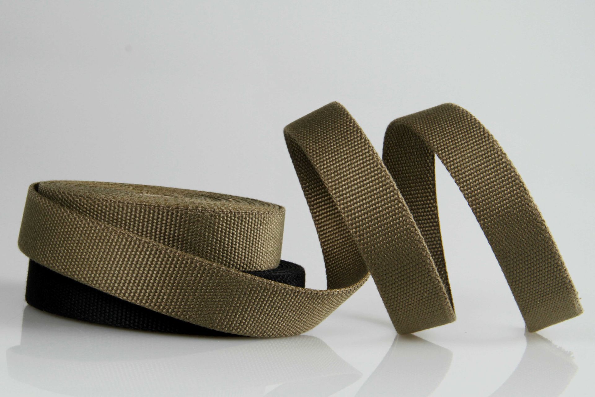 Gürtelware aus PES | Meterware | 32 mm Breite | Farbauswahl | weiche Haptik | Reißfest | 2,7 mm Stärke