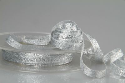 Bouclé-Band mit Lurexkante in Gold oder Silber | Aufhängerband | 7 mm Breite | 25 m Rollenware | OEKO-TEX® STANDARD 100
